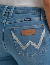 Load image into Gallery viewer, WOMEN'S WRANGLER RETRO® MAE (MID RISE ) BOOTCUT JEAN - Iliana