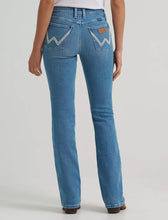Load image into Gallery viewer, WOMEN'S WRANGLER RETRO® MAE (MID RISE ) BOOTCUT JEAN - Iliana