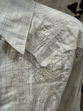 Load image into Gallery viewer, Wrangler ladies snap button up cream shirt- final sale