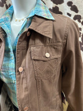Load image into Gallery viewer, Wrangler ladies trucker Jacket - Embelished Brown