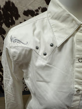 Load image into Gallery viewer, Wrangler ladies western shirt - white (stained, final sale)