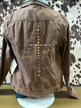 Load image into Gallery viewer, Wrangler ladies trucker Jacket - Embelished Brown
