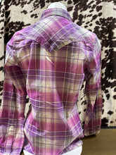 Load image into Gallery viewer, Wrangler rock47 women’s snap button shirt - Purple (final sale)