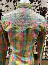 Load image into Gallery viewer, Wrangler Women&#39;s Snap Button-Up Western Shirt (final sale)