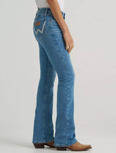 Load image into Gallery viewer, WOMEN'S WRANGLER RETRO® MAE (MID RISE ) BOOTCUT JEAN - Iliana
