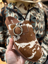 Load image into Gallery viewer, Ariat ladies Country Mule - Cow Hair On