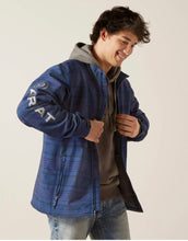 Load image into Gallery viewer, Ariat men logo 2.0 softshell jacket - MIDSUMMER NIGHT/ROCK CLIMB