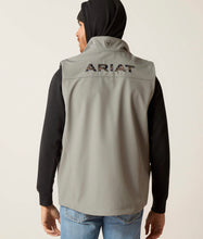 Load image into Gallery viewer, Ariat men’s logo 2.0 softshell vest - jetty Grey