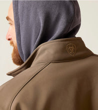Load image into Gallery viewer, Ariat Men logo 2.0 softshell jacket - Banyan Bark / Serape