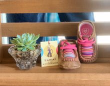 Load image into Gallery viewer, Infant Ariat Lil&#39; Stompers - Brown/Pink serape