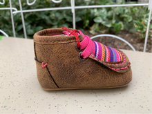 Load image into Gallery viewer, Infant Ariat Lil&#39; Stompers - Brown/Pink serape