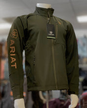 Load image into Gallery viewer, Ariat men’s logo 2.0 softshell jacket - green Brine Olive